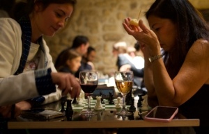 Blitz Society, the Parisian bar teaching you chess 