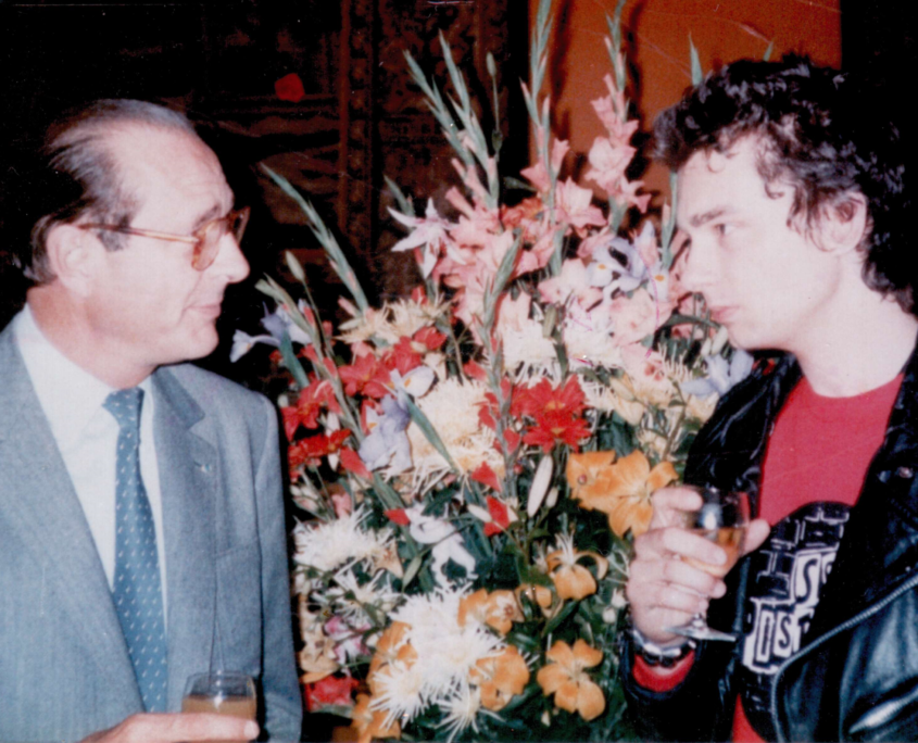 Chirac-Prié HD Jacques Chirac et Eric Prié buvant un verre ensemble